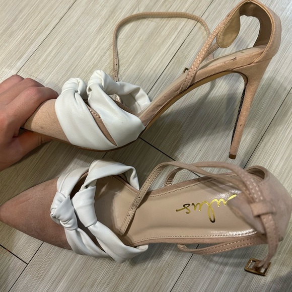 Like New Suede Lulus Bow Heels - Picture 5 of 8